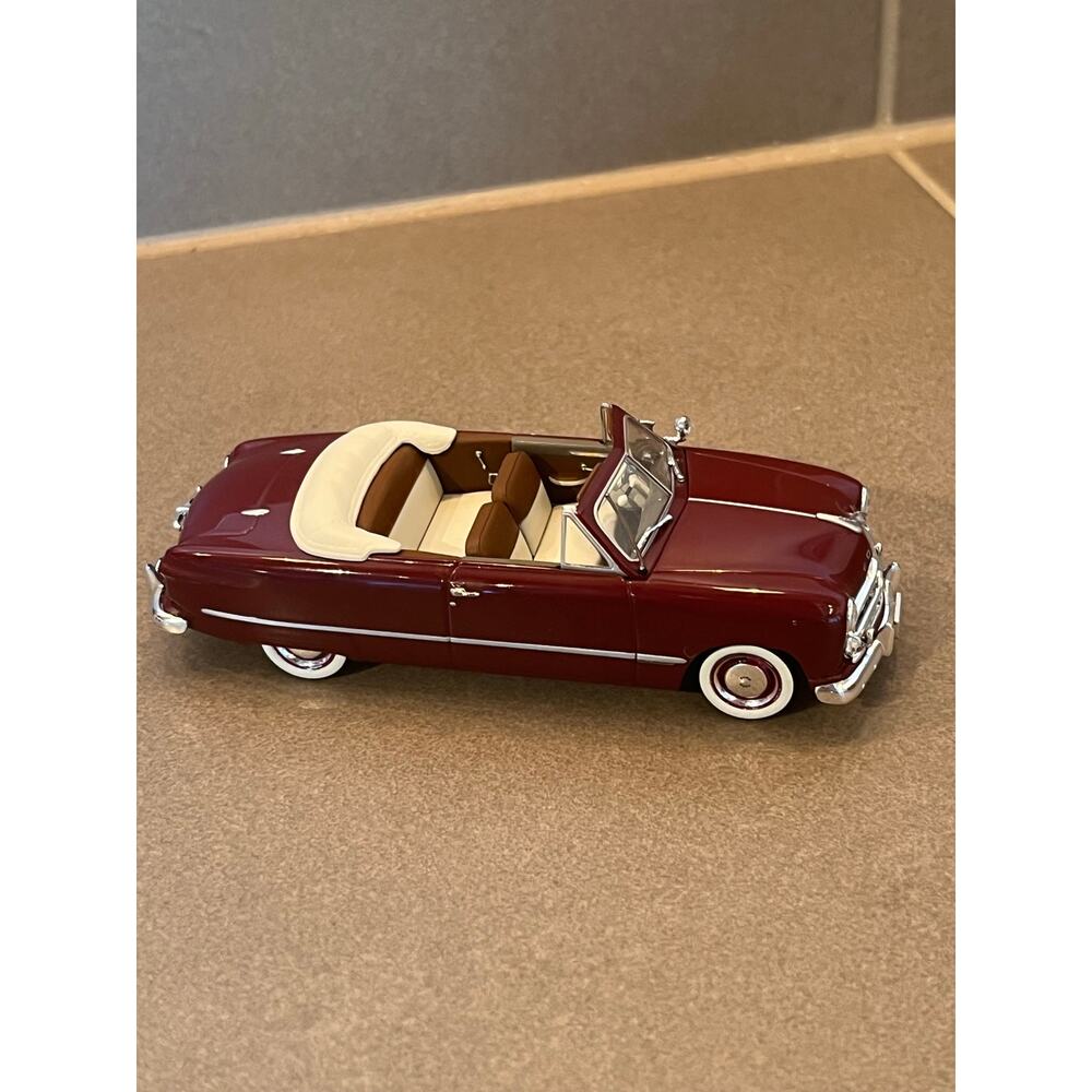 1949 Ford Custom Convertible 1/43 Minichamps Paul's Model Art